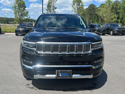 Used 2022 Jeep Grand Wagoneer Series II w/ Convenience Group III AWD/4WD image 2