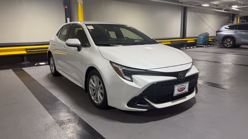 Used 2023 Toyota Corolla SE FWD image 3