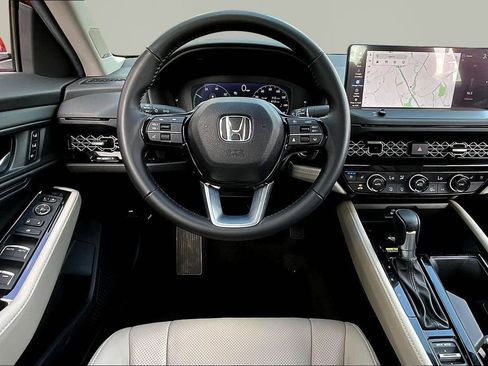 Used 2024 Honda Accord Touring image 9