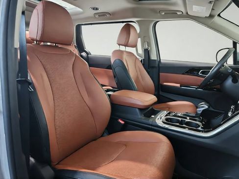 Certified 2024 Kia Carnival SX Prestige FWD image 26
