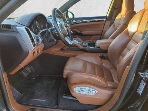 Used 2016 Porsche Cayenne image 10