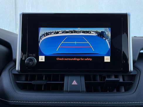 Used 2025 Toyota RAV4 XLE image 32