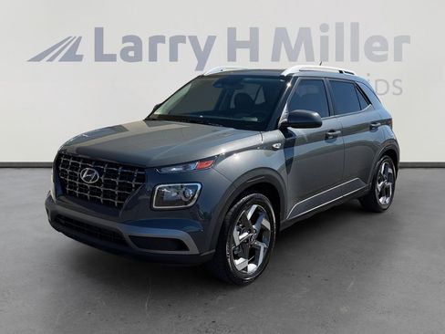 Certified 2025 Hyundai Venue SEL image 1