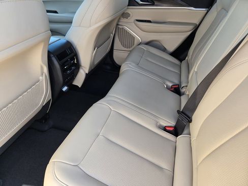 New 2026 Jeep Grand Cherokee Limited w/ Luxury Tech Group II AWD/4WD image 16