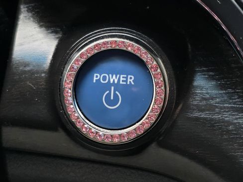 Used 2018 Toyota Avalon Limited image 17