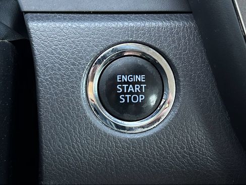 Used 2022 Toyota Camry SE w/ Convenience Package FWD image 22