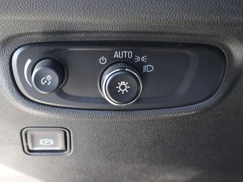 Used 2024 GMC Terrain SLE image 16