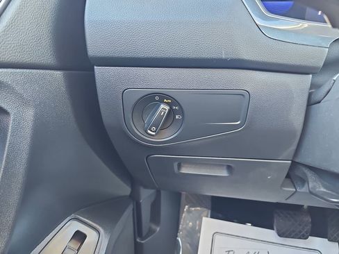 Used 2022 Volkswagen Tiguan SE image 30