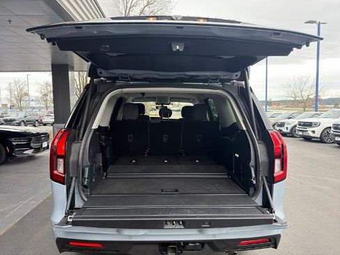 Certified 2025 Ford Expedition Active AWD/4WD image 17