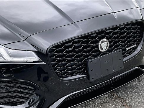 Used 2024 Jaguar XF R-Dynamic SE AWD/4WD image 29