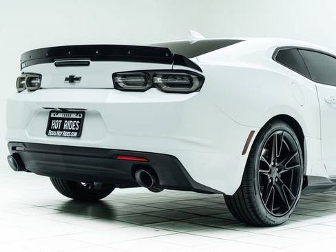 Used 2020 Chevrolet Camaro LT w/ Technology Package RWD image 15