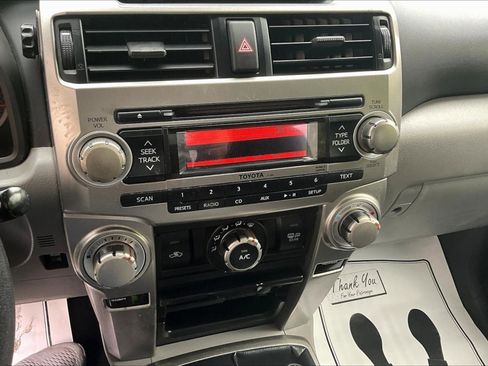 Used 2011 Toyota 4Runner SR5 w/ Convenience Pkg image 9