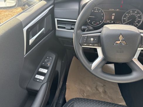 New 2026 Mitsubishi Outlander ES image 14