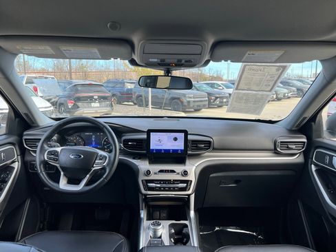 Used 2023 Ford Explorer XLT w/ Equipment Group 202A image 22