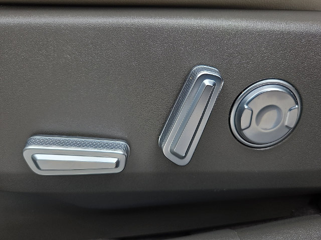 Used 2025 Lincoln Nautilus Reserve AWD/4WD image 18