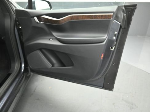 Used 2018 Tesla Model X 75D image 30