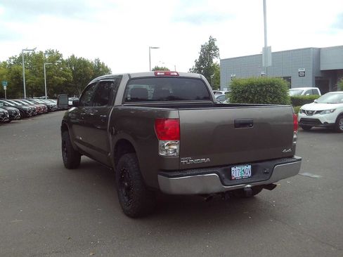 Used 2008 Toyota Tundra 4x4 CrewMax w/ Tow Pkg image 3