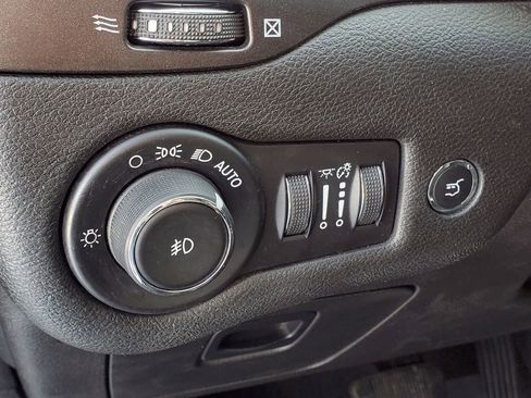 Used 2019 Jeep Cherokee Trailhawk w/ Comfort/Convenience Group image 19