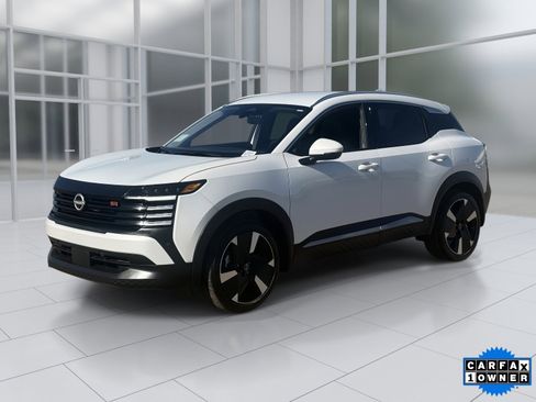 Certified 2025 Nissan Kicks SR image 3