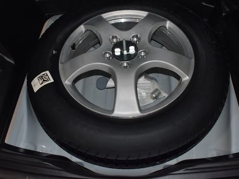 Used 2024 Jeep Grand Cherokee Altitude AWD/4WD image 37