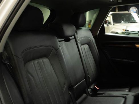 Used 2019 Audi Q5 2.0T Premium w/ Convenience Package AWD/4WD image 17