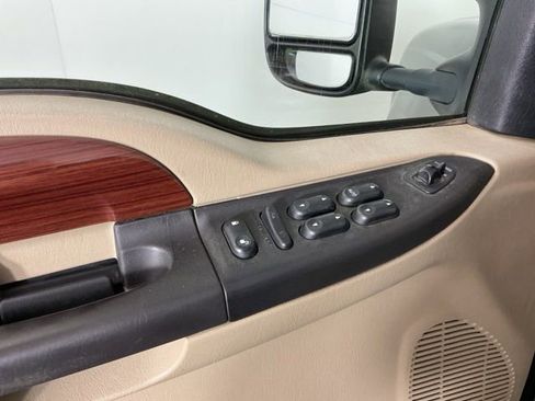 Used 2005 Ford F350 Lariat AWD/4WD image 10