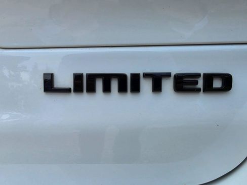 Used 2023 Jeep Grand Cherokee L Limited w/ Black Appearance Package AWD/4WD image 16