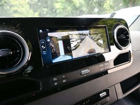 Used 2025 Mercedes-Benz Sprinter 2500 image 14