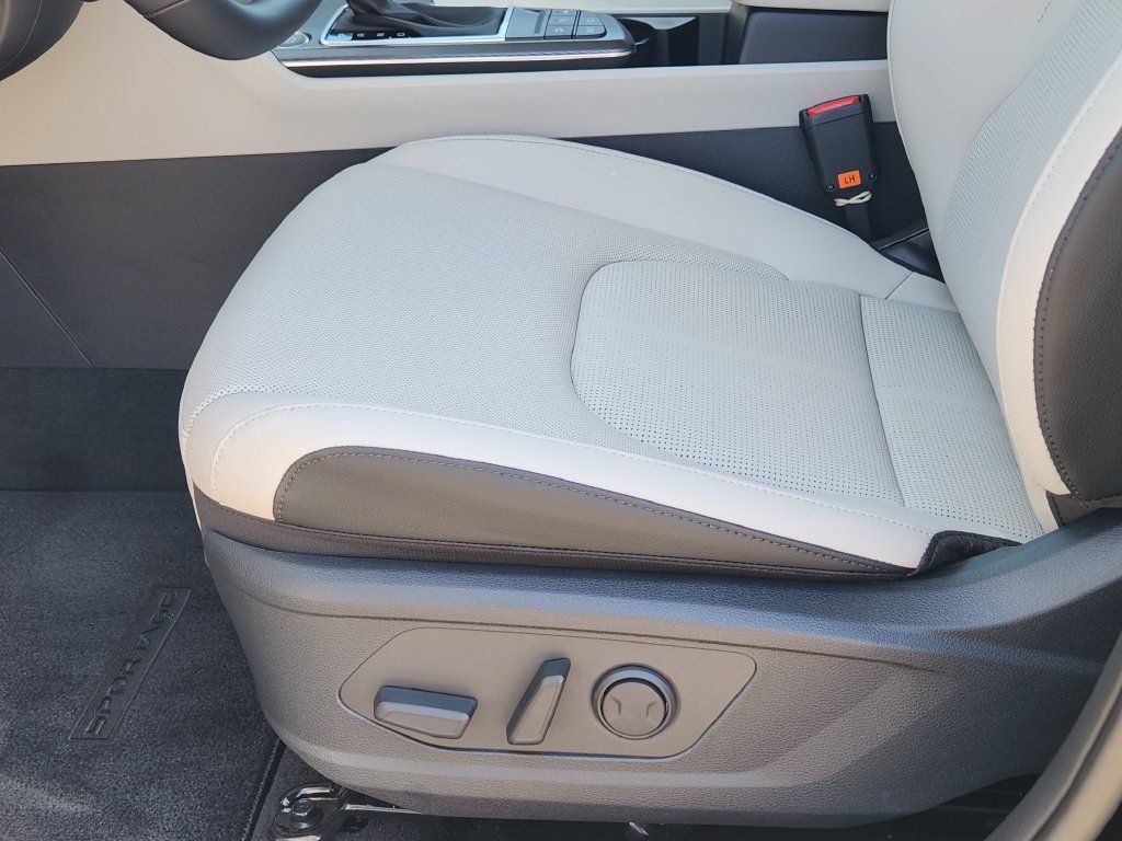 New 2026 Kia Sportage EX w/ EX Panorama Roof Package FWD image 16