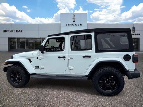 Used 2020 Jeep Wrangler Unlimited Sahara AWD/4WD image 3