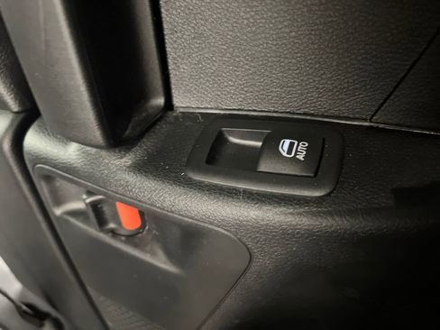 Used 2025 Chrysler Pacifica Select FWD image 29