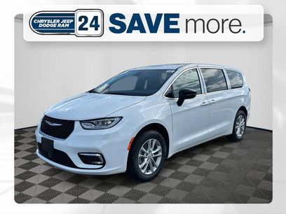 New 2026 Chrysler Pacifica Select