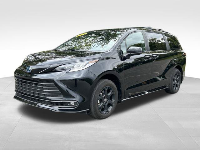 Used 2025 Toyota Sienna XLE Woodland Edition AWD/4WD image 1