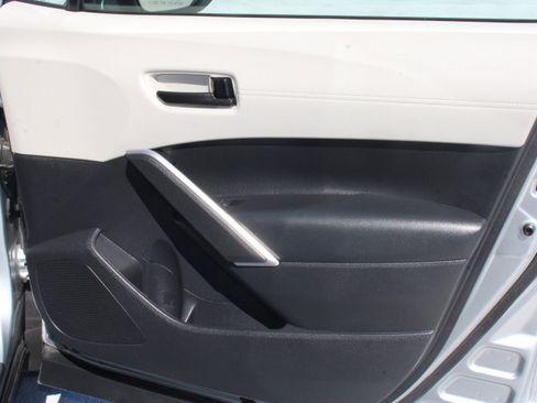 Certified 2024 Toyota Corolla Cross L image 18