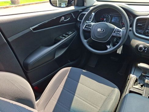 Used 2019 Kia Sorento L FWD image 13
