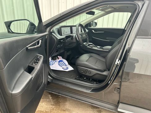 Used 2024 Kia EV6 Light RWD image 10