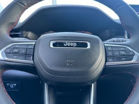 Used 2025 Jeep Compass Trailhawk AWD/4WD image 24