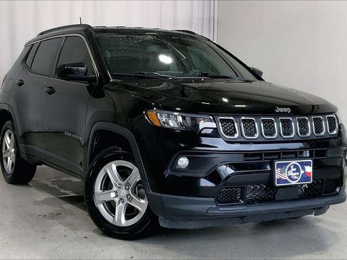 Used 2023 Jeep Compass Latitude AWD/4WD image 34