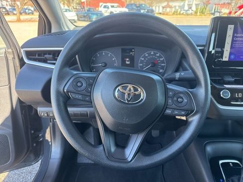 Used 2025 Toyota Corolla LE image 26
