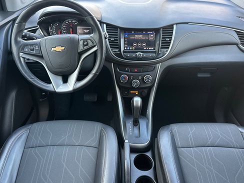 Used 2022 Chevrolet Trax LT w/ LT Convenience Package image 15