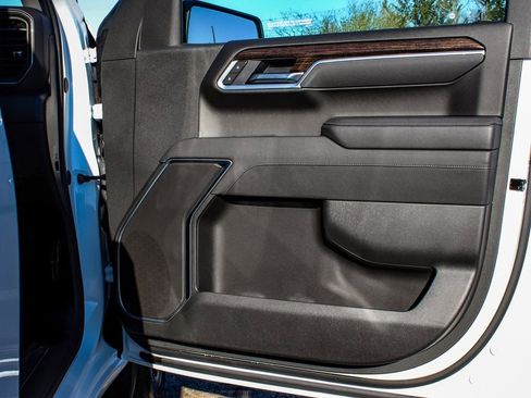 Used 2025 GMC Sierra 1500 Elevation image 13