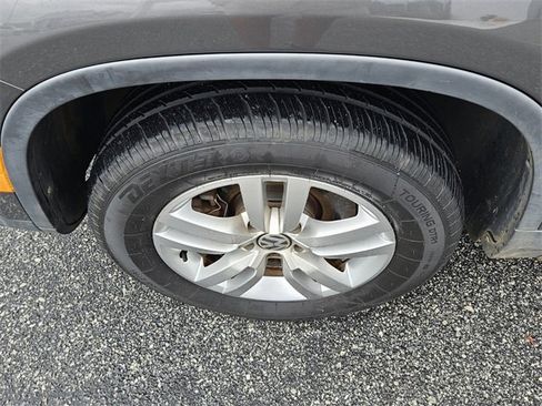 Used 2016 Volkswagen Tiguan S image 18