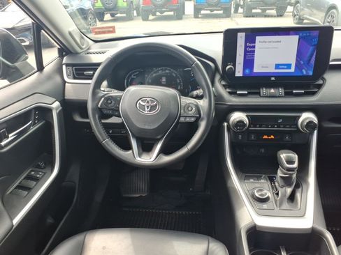 Used 2023 Toyota RAV4 XLE Premium AWD/4WD image 9
