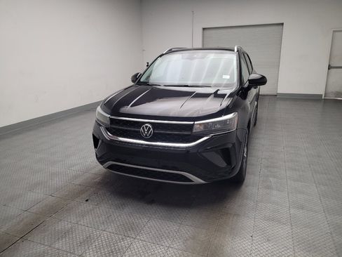 Used 2023 Volkswagen Taos SE w/ Panoramic Sunroof Package FWD image 15