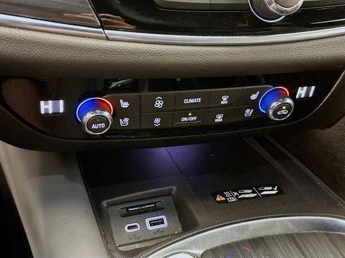 Used 2024 Buick Enclave Premium image 24