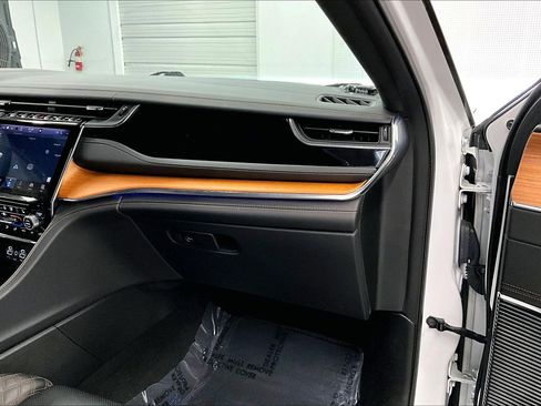 Used 2023 Jeep Grand Cherokee L Summit AWD/4WD image 19