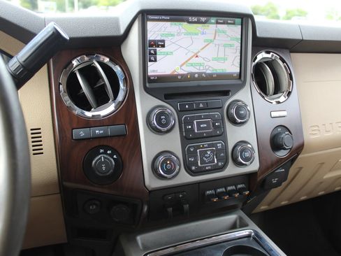 Used 2015 Ford F250 Lariat w/ Lariat Interior Package AWD/4WD image 16