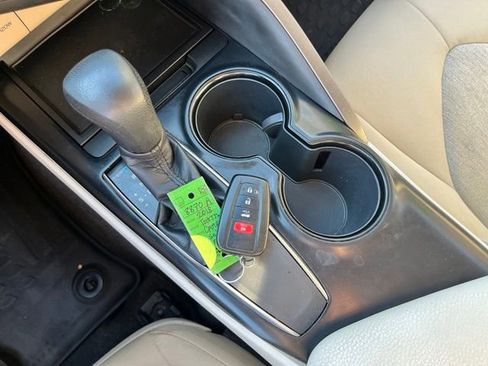 Used 2018 Toyota Camry LE w/ Convenience Package FWD image 32