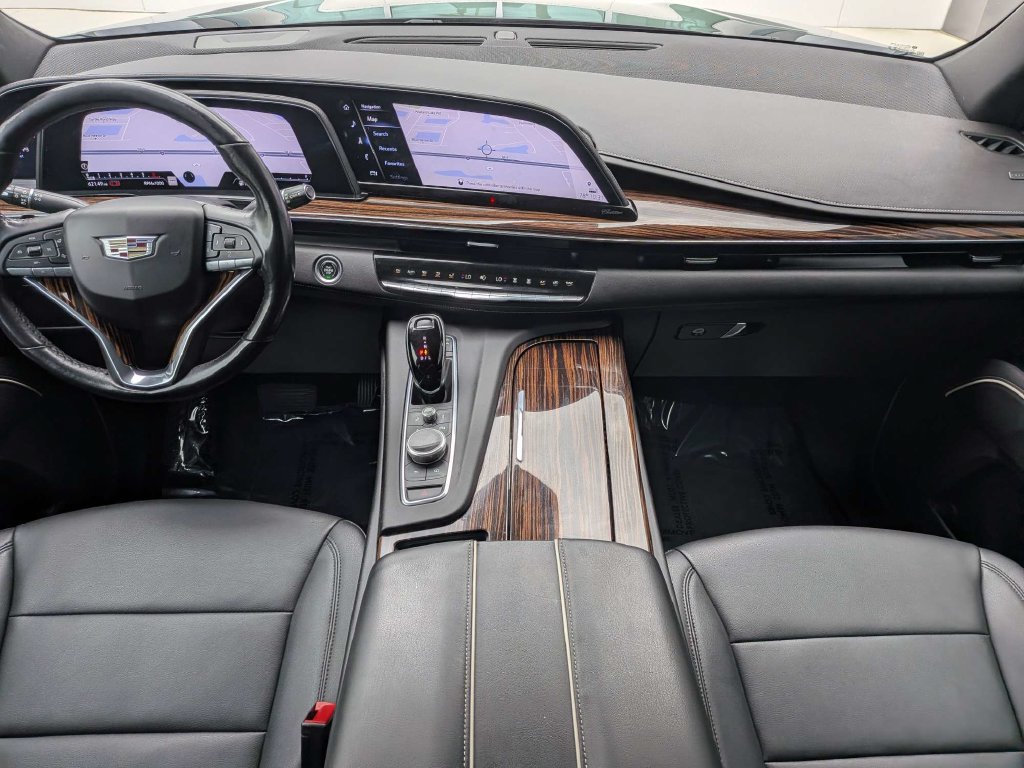 Used 2022 Cadillac Escalade Luxury w/ LPO, Floor Liner Package AWD/4WD image 17