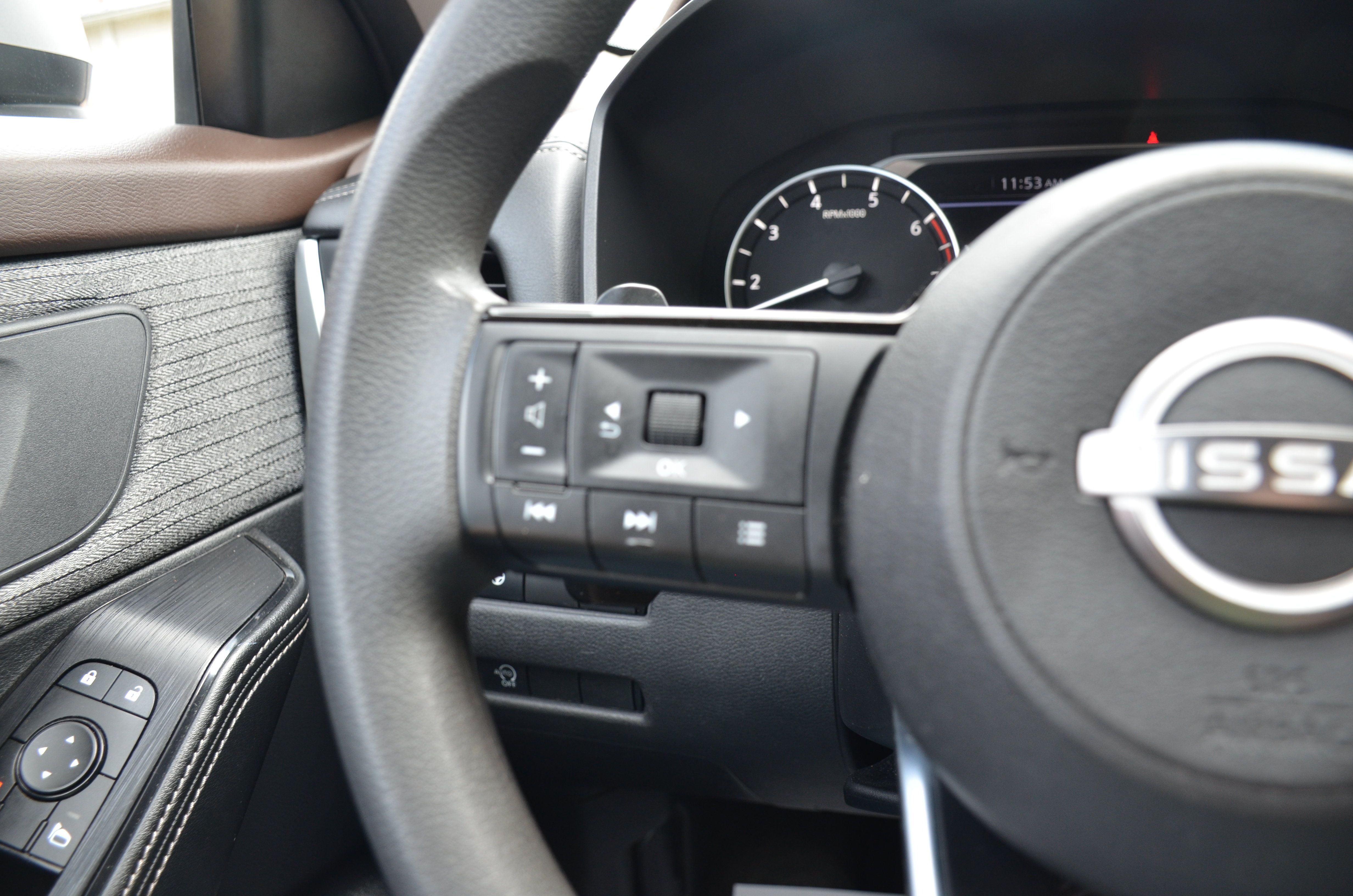 Used 2023 Nissan Rogue SV AWD/4WD image 50